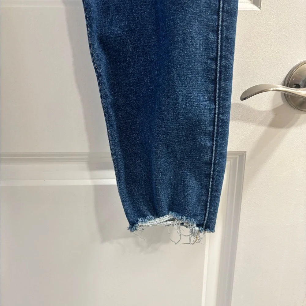 Old Navy Women's 360• Stretch Extra High Rise Rockstar Super Skinny Raw Hem Jean - Picture 3 of 7